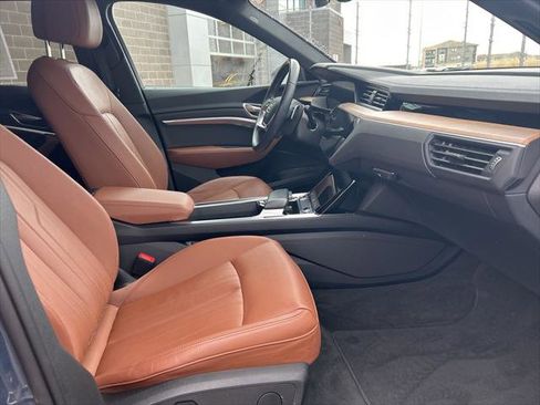 Certified 2024 Audi Q8 e-tron Premium image 31