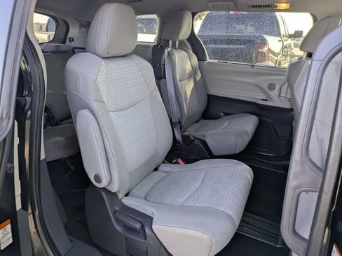 Used 2024 Toyota Sienna LE w/ LE Plus Package image 30