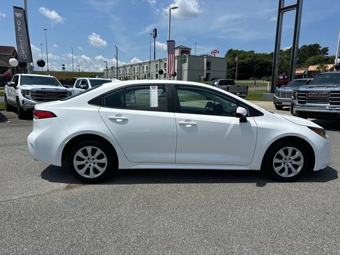 Used 2025 Toyota Corolla LE FWD image 8