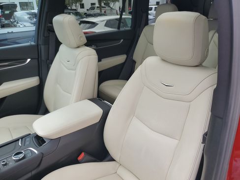 Used 2024 Cadillac XT6 Sport w/ Technology Package AWD/4WD image 23