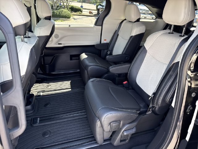 Used 2025 Toyota Sienna Limited AWD/4WD image 14