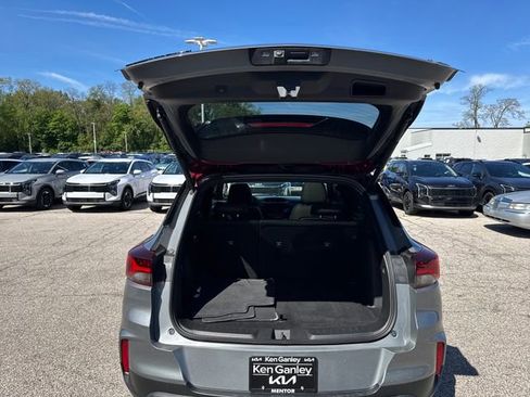 Used 2023 Chevrolet TrailBlazer RS w/ Sun and Liftgate Package AWD/4WD image 11
