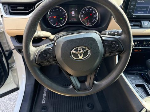 Used 2021 Toyota RAV4 XLE w/ Convenience Package image 27