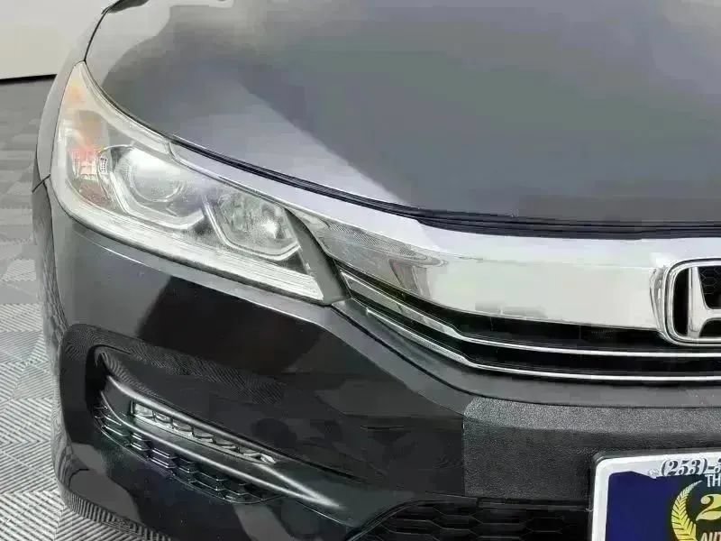 Used 2017 Honda Accord EX image 45