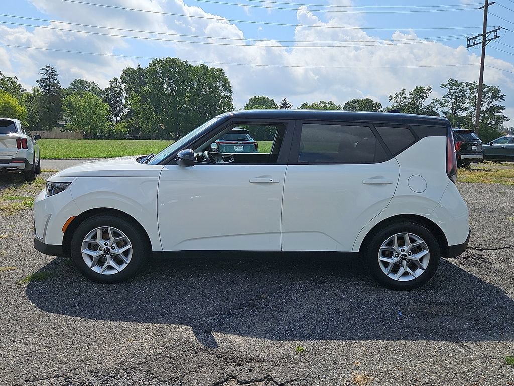 Used 2023 Kia Soul S FWD image 4