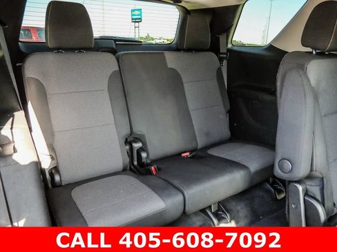 Used 2020 Chevrolet Traverse LT FWD image 21