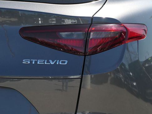 Used 2023 Alfa Romeo Stelvio Sprint RWD image 4