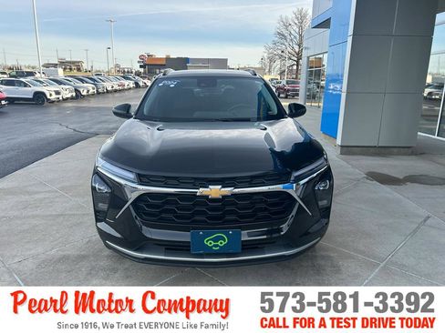 Certified 2024 Chevrolet Trax LT w/ Driver Confidence Package image 2