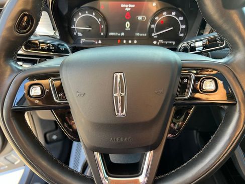 Used 2022 Lincoln Corsair AWD w/ Premium Package image 25