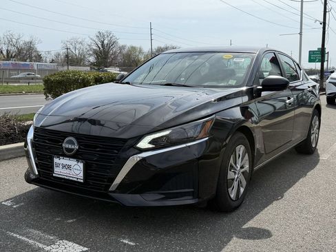 Certified 2024 Nissan Altima 2.5 S FWD image 6