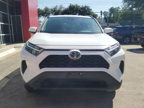 Used 2025 Toyota RAV4 XLE FWD image 8