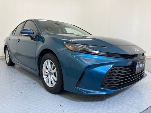 Used 2026 Toyota Camry LE w/ Convenience Package image 7