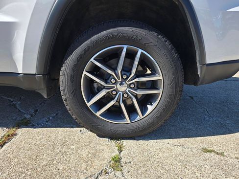 Used 2017 Jeep Grand Cherokee Limited AWD/4WD image 11
