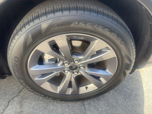 Used 2023 Ford Explorer XLT w/ Equipment Group 202A RWD image 5