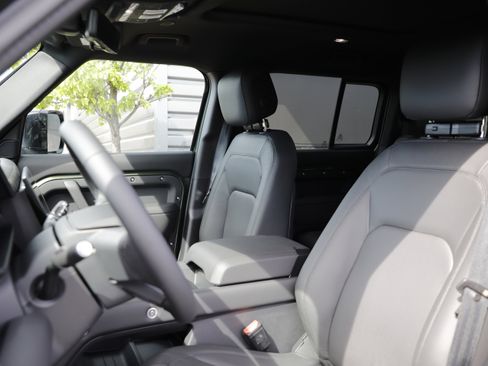 New 2026 Land Rover Defender 130 X-Dynamic SE AWD/4WD image 16