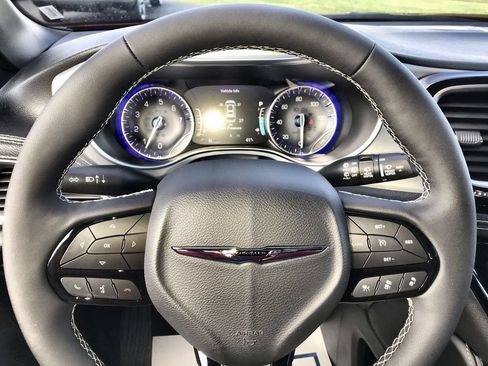 New 2026 Chrysler Pacifica Limited w/ S Appearance Package FWD image 14