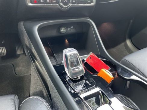Certified 2023 Volvo XC40 B5 Plus w/ Climate Package image 17