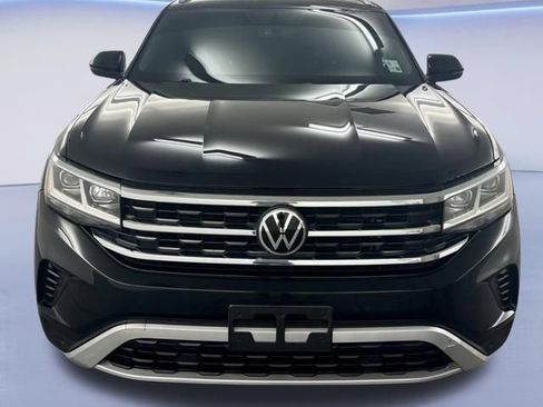 Used 2020 Volkswagen Atlas Cross Sport SE w/ Panoramic Sunroof Package FWD image 3
