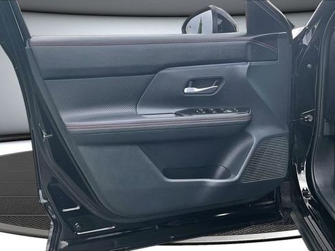Certified 2025 Nissan Kicks SR FWD image 19