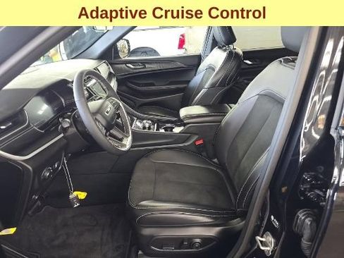 Used 2025 Jeep Grand Cherokee Altitude AWD/4WD image 10