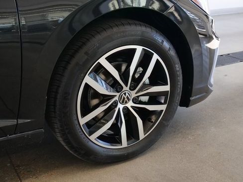 New 2025 Volkswagen Jetta SE image 8