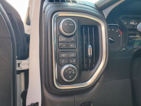 Used 2021 GMC Sierra 1500 SLT w/ SLT Premium Package AWD/4WD image 11