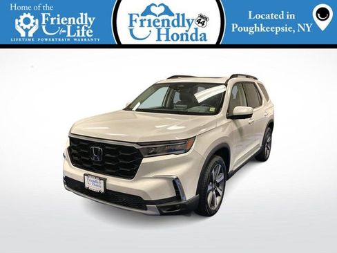 Used 2025 Honda Pilot Elite image 1