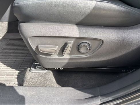 Used 2022 Toyota Highlander XLE image 6