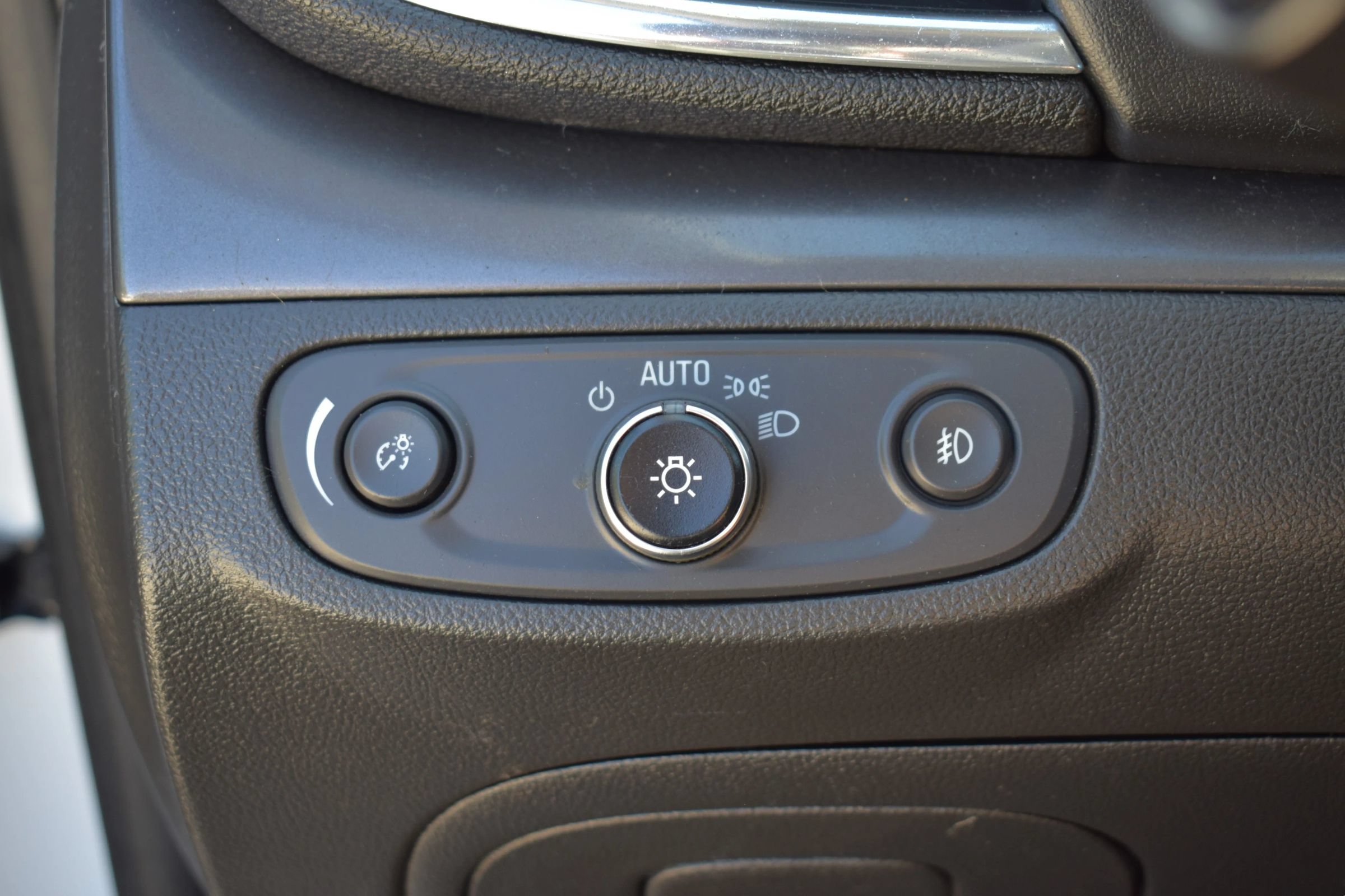 Used 2020 Buick Encore Essence FWD image 49