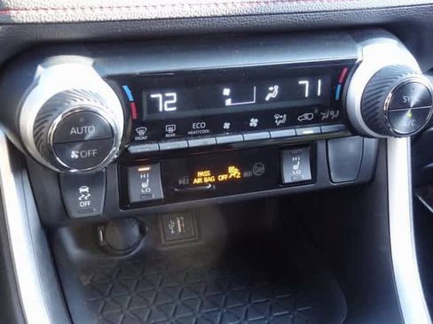 Used 2024 Toyota RAV4 SE w/ Weather & Moonroof Package image 28