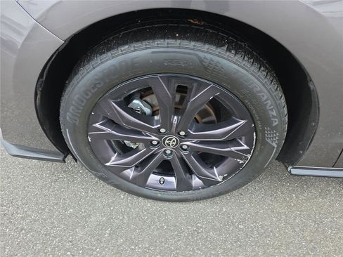 Used 2021 Toyota Sienna XSE w/ XSE Plus Package image 10