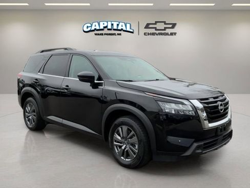Used 2024 Nissan Pathfinder SV image 7