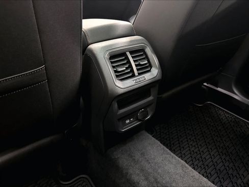 Used 2024 Volkswagen Tiguan Wolfsburg Edition AWD/4WD image 13