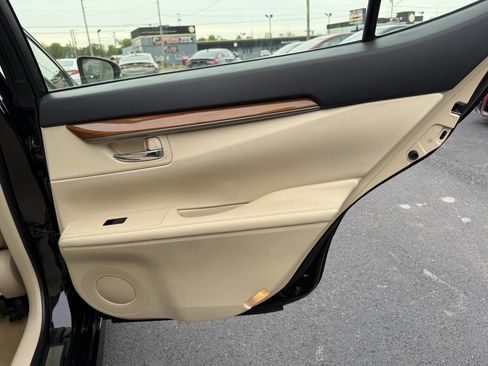 Used 2015 Lexus ES 300h w/ Navigation System Package FWD image 24
