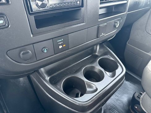 Used 2018 Chevrolet Express 3500 image 19