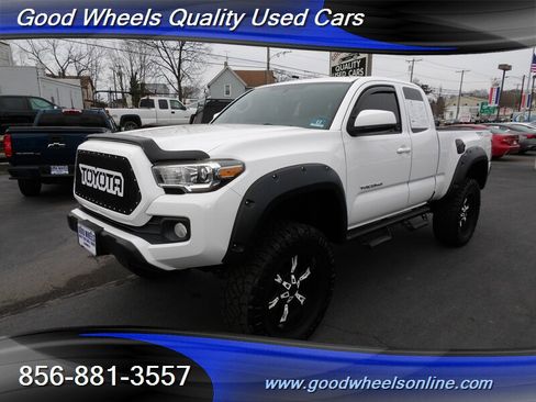 Used 2016 Toyota Tacoma TRD Sport image 1