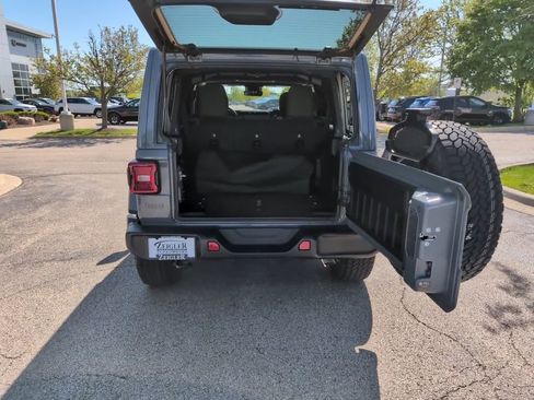 Used 2024 Jeep Wrangler Unlimited Sahara w/ Technology Group AWD/4WD image 7