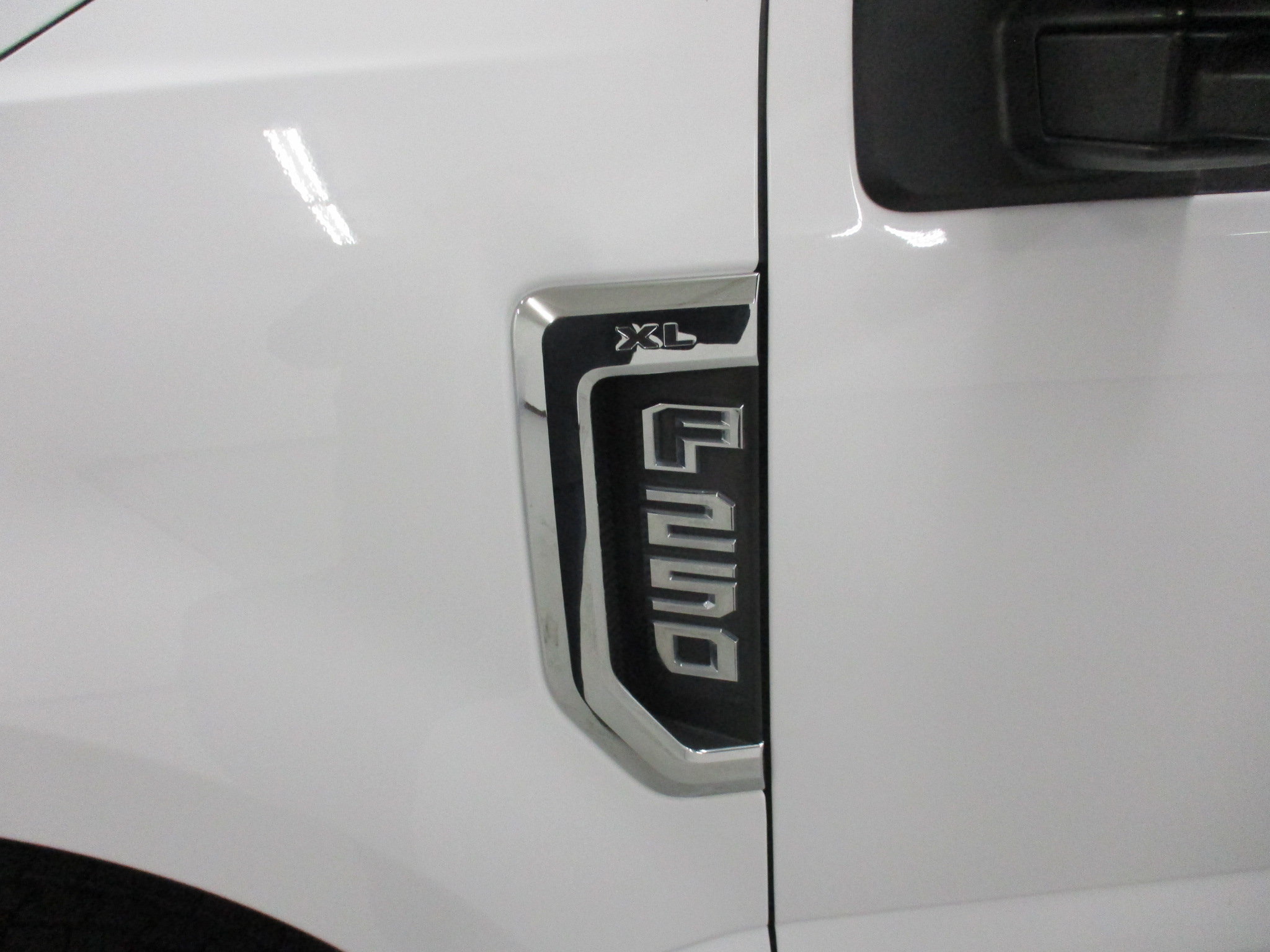 Used 2017 Ford F250 XL w/ Power Equipment Group AWD/4WD image 6