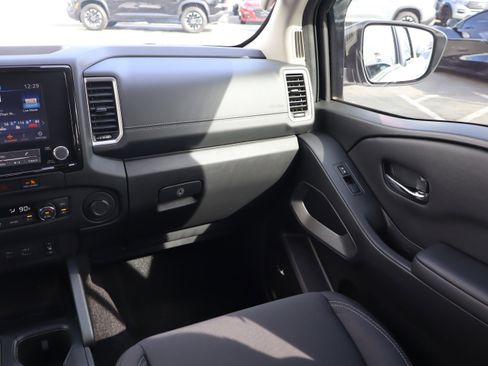 Used 2023 Nissan Frontier SV w/ Technology Package image 16