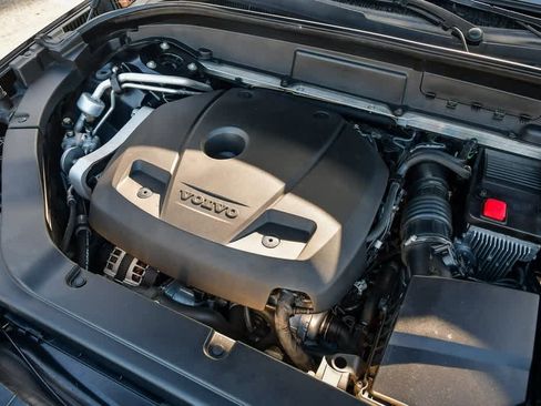 Used 2019 Volvo XC60 T6 Momentum w/ Advanced Package image 27