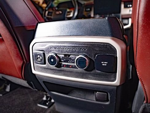 Used 2022 Ford Expedition Max Limited image 21