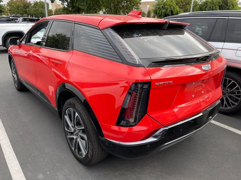 Certified 2025 Cadillac Optiq Sport 2 AWD/4WD image 2