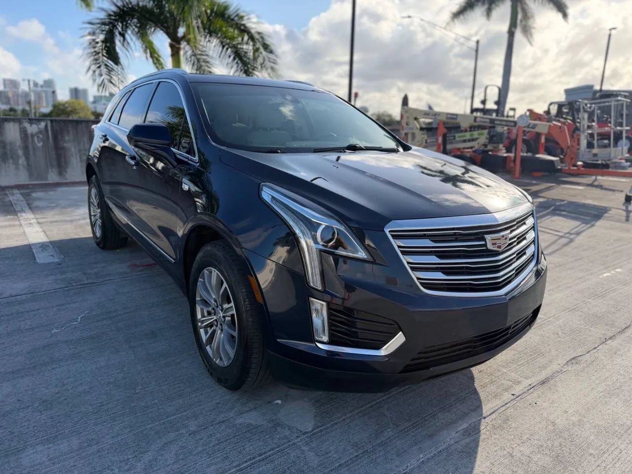Used 2017 Cadillac XT5 Luxury w/ Driver Awareness Package FWD image 3
