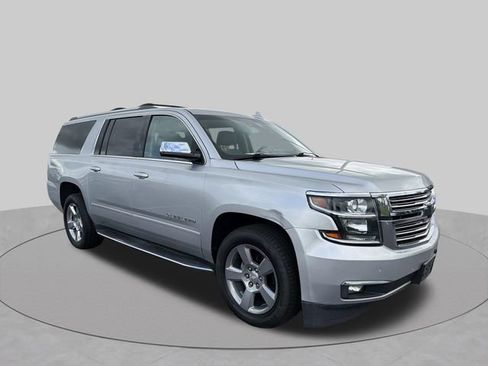 Used 2018 Chevrolet Suburban Premier AWD/4WD image 12