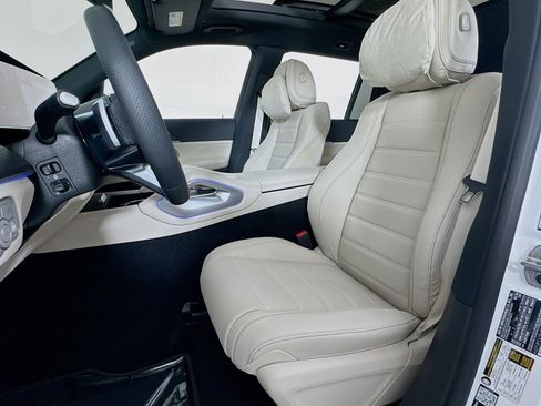 New 2026 Mercedes-Benz GLS 580 4MATIC image 17