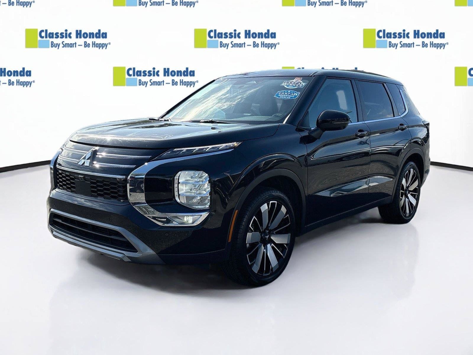 Used 2025 Mitsubishi Outlander SE FWD image 3