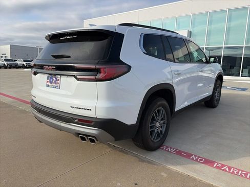 Used 2025 GMC Acadia Elevation image 4