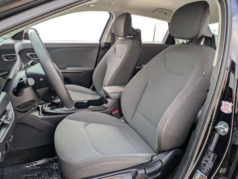 Used 2025 Kia K4 FWD image 23