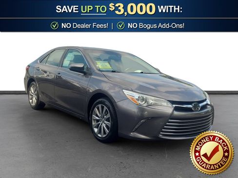 Used 2017 Toyota Camry XLE w/ Moonroof Package FWD image 10