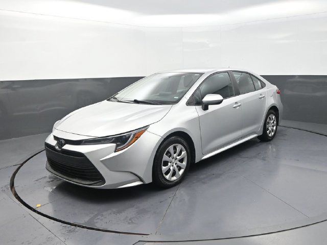 Used 2024 Toyota Corolla LE FWD image 3